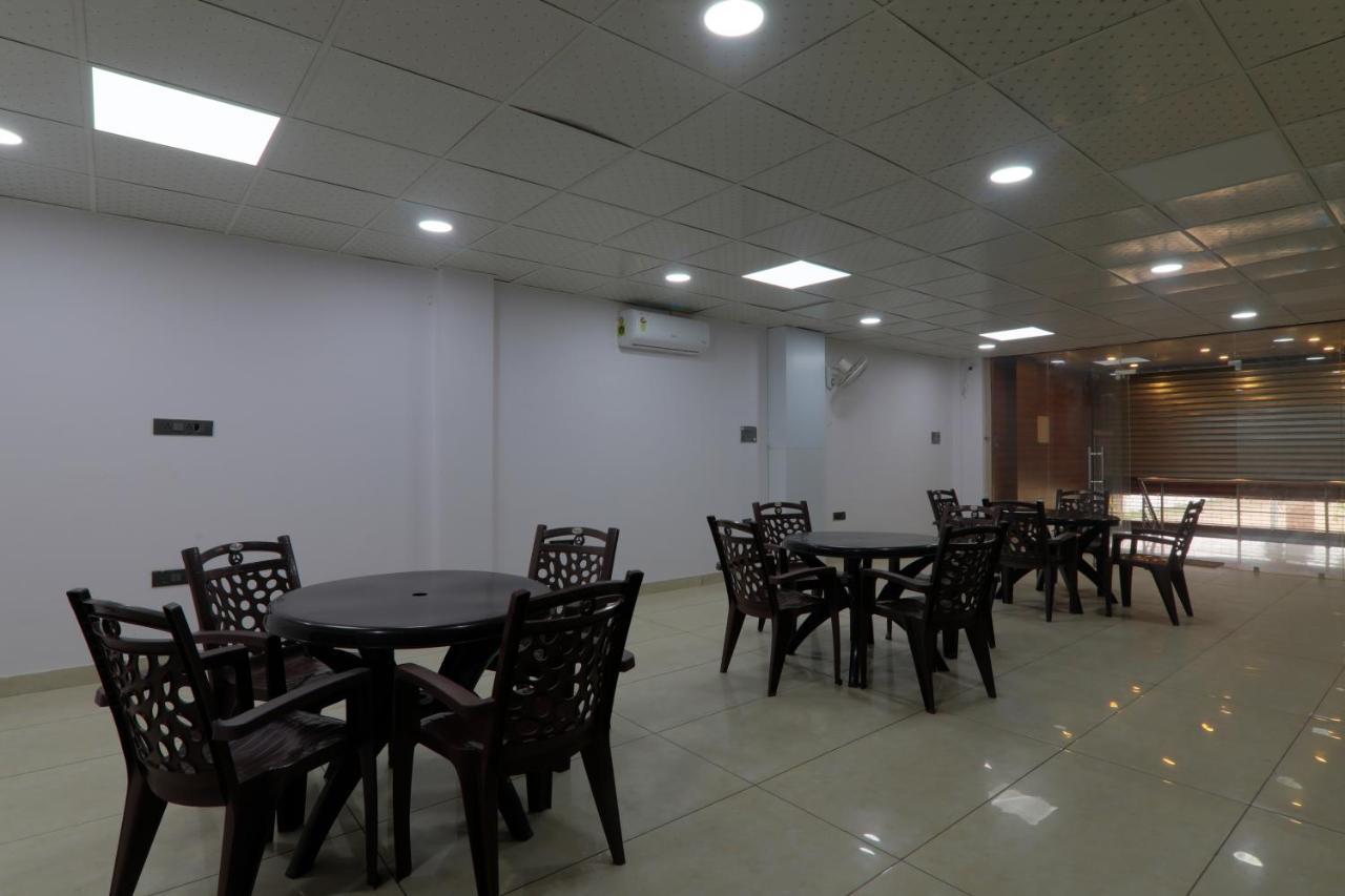 מלון לקנאו Shri Tirupati Residency מראה חיצוני תמונה